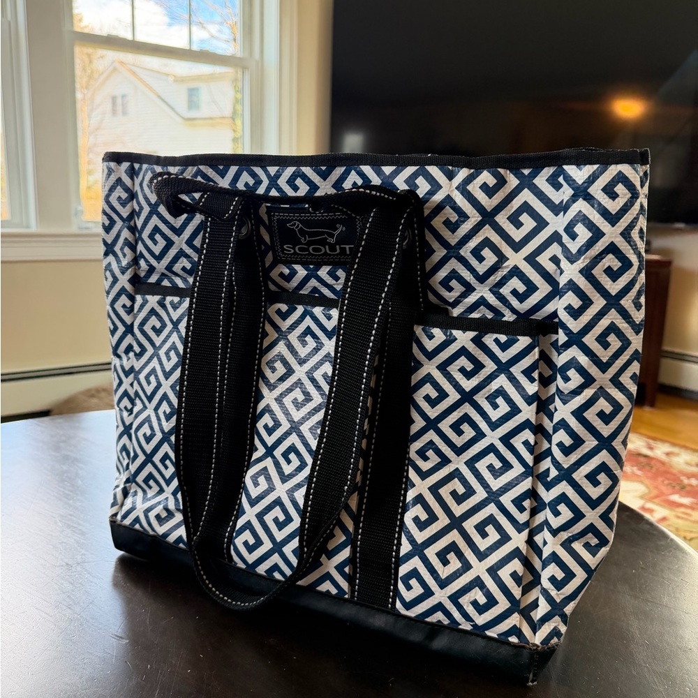 Scout Navy and White Geometric Tote